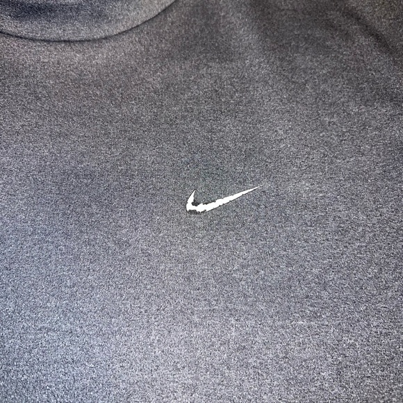 Nike workout shirt - Picture 2 of 6